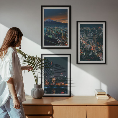 Set de 3 cuadros para salón Vista de la ciudad desde la montaña por la noche.