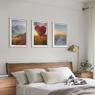 Set de 3 cuadros para salón con diseño de paisajes de montañas con árbol en forma de corazón y muelle