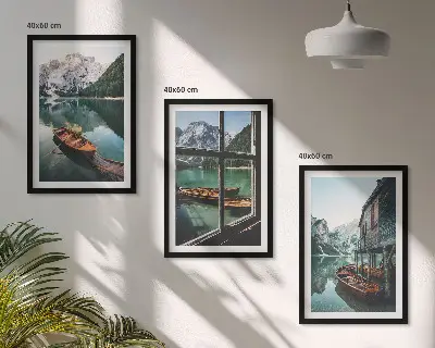 Set de 3 cuadros para salón con diseño de casa de botes en el lago de montaña