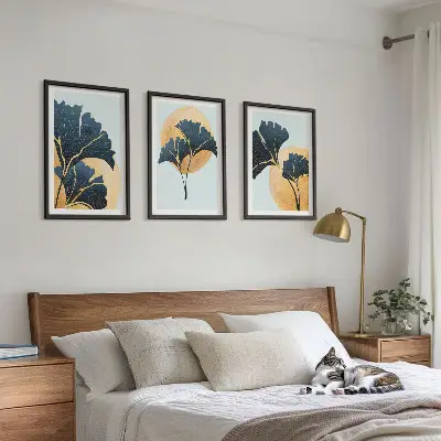 Juego de 3 cuadros con diseño de hojas de ginkgo sobre fondo claro