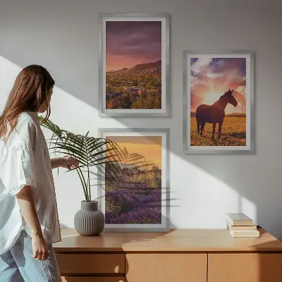 Set de 3 cuadros para salón de paisaje montañoso con un caballo