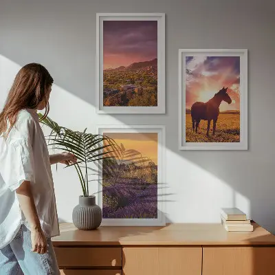Set de 3 cuadros para salón de paisaje montañoso con un caballo