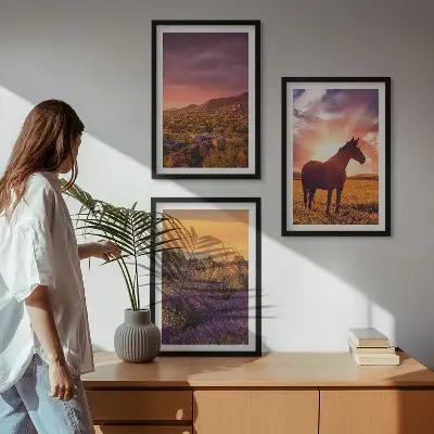 Set de 3 cuadros para salón de paisaje montañoso con un caballo