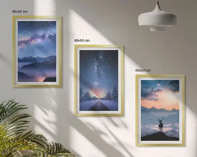 Set de 3 cuadros para salón con diseño de montañas bajo un cielo nocturno con ciervo y niebla