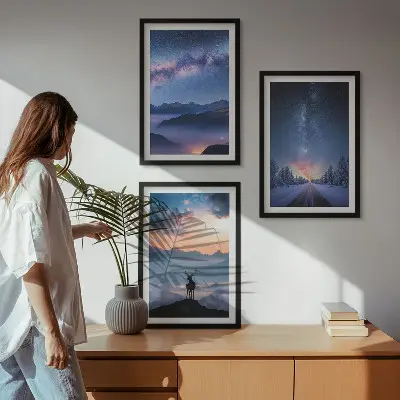 Set de 3 cuadros para salón con diseño de montañas bajo un cielo nocturno con ciervo y niebla