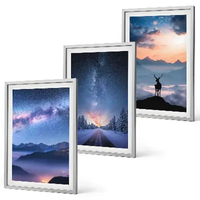 Set de 3 cuadros para salón con diseño de montañas bajo un cielo nocturno con ciervo y niebla