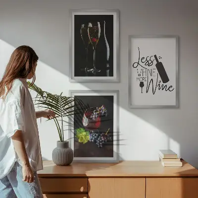 Set de 3 cuadros para salón con diseño de copas de vino con uvas e inscripción