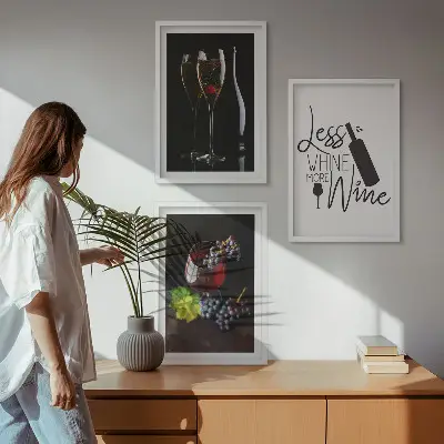 Set de 3 cuadros para salón con diseño de copas de vino con uvas e inscripción