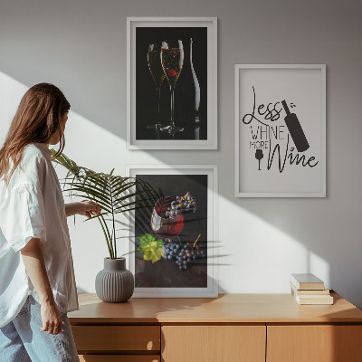 Set de 3 cuadros para salón Copas de vino con uvas e inscripción