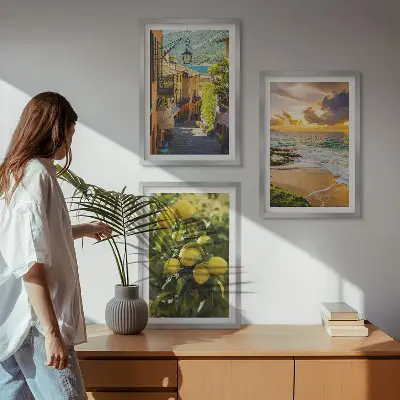 Set de 3 cuadros para salón con diseño de calles, mar, playa y árboles cítricos
