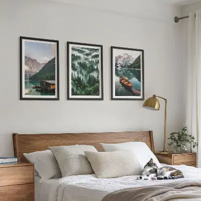 Set de 3 cuadros para salón con paisaje de lago de montaña, barco, bosque y niebla
