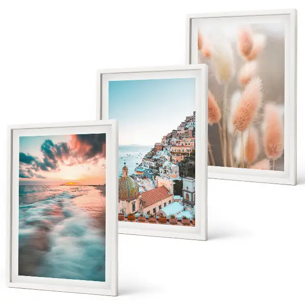 Juego de 3 cuadros de casas con flores al atardecer en el mar