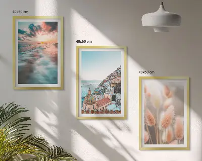 Juego de 3 cuadros de casas con flores al atardecer en el mar