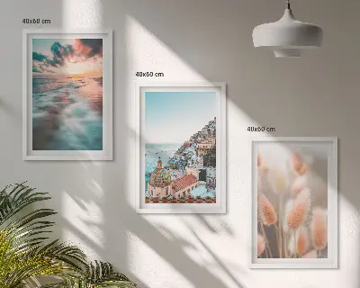 Juego de 3 cuadros de casas con flores al atardecer en el mar
