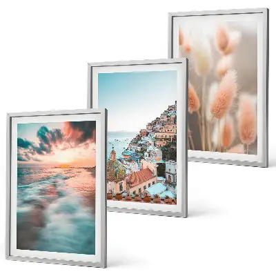 Juego de 3 cuadros de casas con flores al atardecer en el mar
