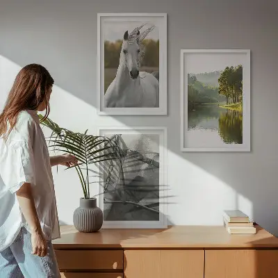 Juego de 3 cuadros de caballos blancos en el río con diseño de naturaleza