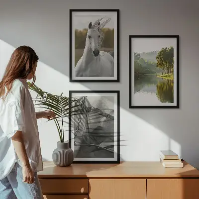 Juego de 3 cuadros de caballos blancos en el río con diseño de naturaleza
