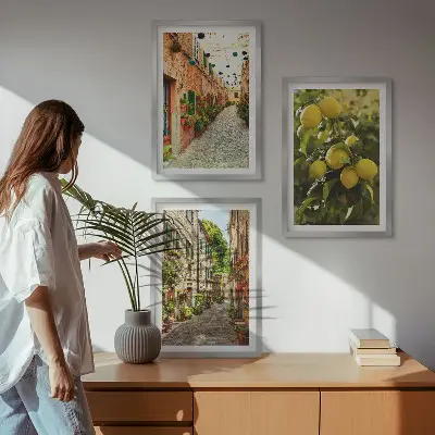 Set de 3 cuadros para salón con diseño de calles con limoneros al fondo