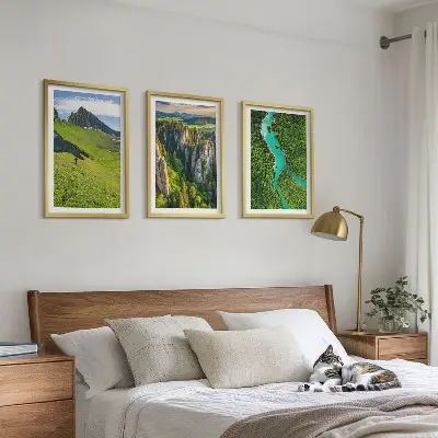 Juego de 3 cuadros con diseño de rocas de río en montañas verdes