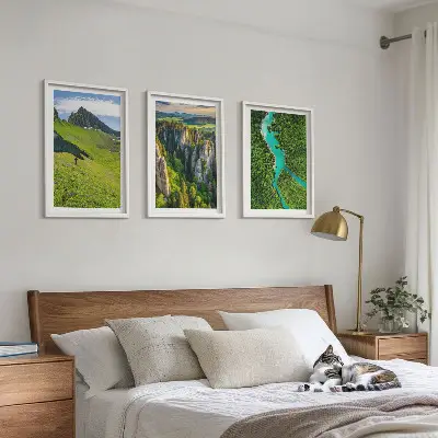 Juego de 3 cuadros con diseño de rocas de río en montañas verdes