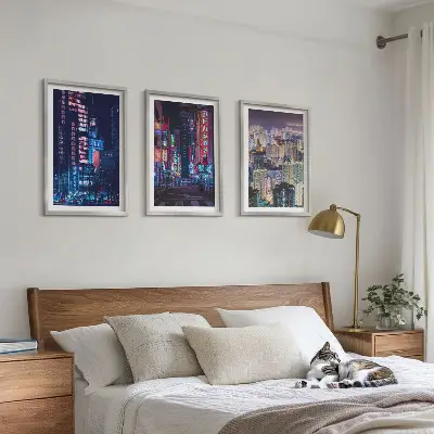 Set de 3 cuadros para salón diseño de luces de neón en la ciudad nocturna