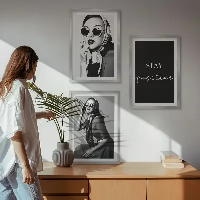 Juego de 3 cuadros retratos elegantes de mujeres con gafas