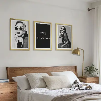 Juego de 3 cuadros retratos elegantes de mujeres con gafas