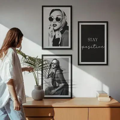 Juego de 3 cuadros retratos elegantes de mujeres con gafas