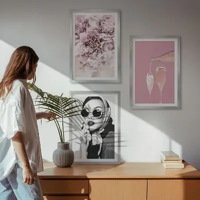 Set de 3 cuadros para salón con diseño de rosas y una dama elegante