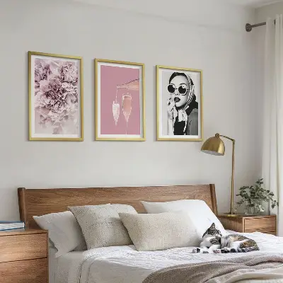 Set de 3 cuadros para salón con diseño de rosas y una dama elegante