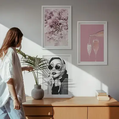 Set de 3 cuadros para salón con diseño de rosas y una dama elegante