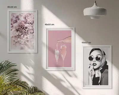 Set de 3 cuadros para salón con diseño de rosas y una dama elegante