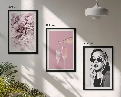 Set de 3 cuadros para salón con diseño de rosas y una dama elegante