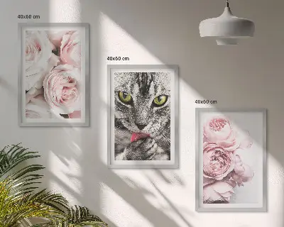 Set de 3 cuadros para salón con diseño de gato entre flores rosas