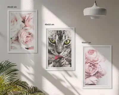 Set de 3 cuadros para salón con diseño de gato entre flores rosas