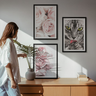Set de 3 cuadros para salón Gato entre flores rosas