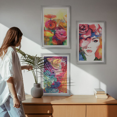 Set de 3 cuadros para salón Retrato de una mujer con flores intensas