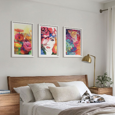 Set de 3 cuadros para salón Retrato de una mujer con flores intensas