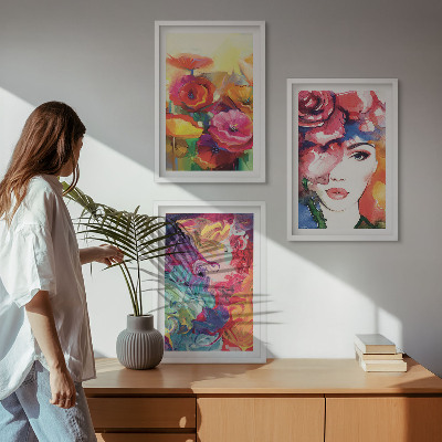 Set de 3 cuadros para salón Retrato de una mujer con flores intensas