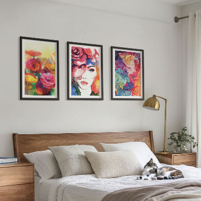Set de 3 cuadros para salón Retrato de una mujer con flores intensas