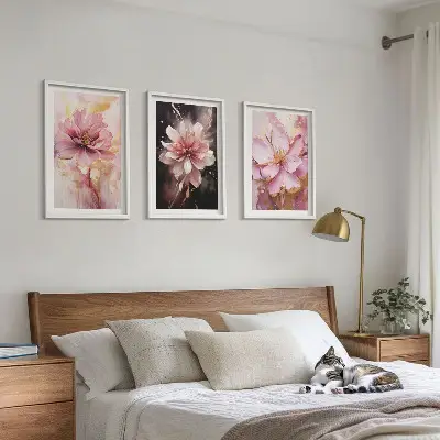 Set de 3 cuadros para salón con composiciones de rosas blancas