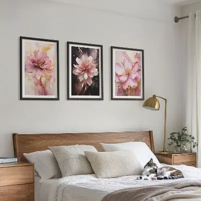 Set de 3 cuadros para salón con composiciones de rosas blancas