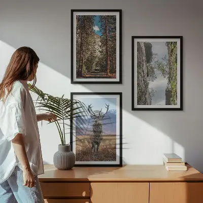 Set de 3 cuadros para salón con diseño de carretera entre bosque, montañas y ciervo