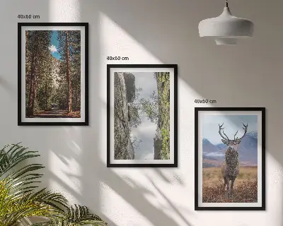 Set de 3 cuadros para salón con diseño de carretera entre bosque, montañas y ciervo