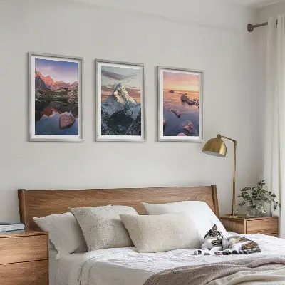 Juego de 3 cuadros con paisajes montañosos al fondo