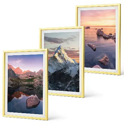 Juego de 3 cuadros con paisajes montañosos al fondo