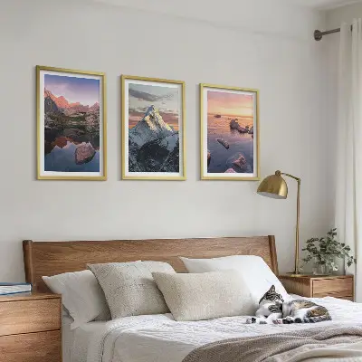 Juego de 3 cuadros con paisajes montañosos al fondo