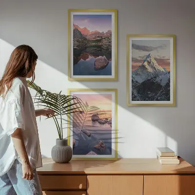 Juego de 3 cuadros con paisajes montañosos al fondo