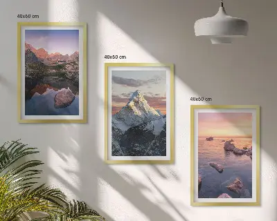 Juego de 3 cuadros con paisajes montañosos al fondo