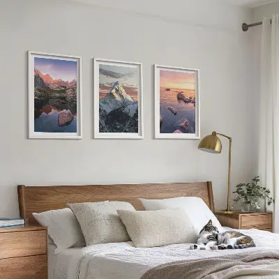 Juego de 3 cuadros con paisajes montañosos al fondo